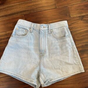Levi Light Wash High Waist Loose Denim Shorts Size 26